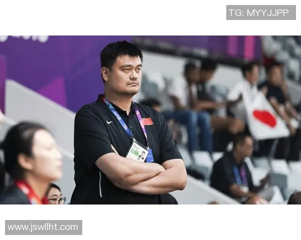 姚明亲临颁奖典礼为年轻篮球人才助力展现体育精神与梦想追求