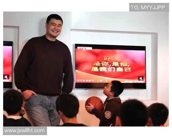 姚明携手抗击艾滋病倡导健康生活理念的公益广告解读